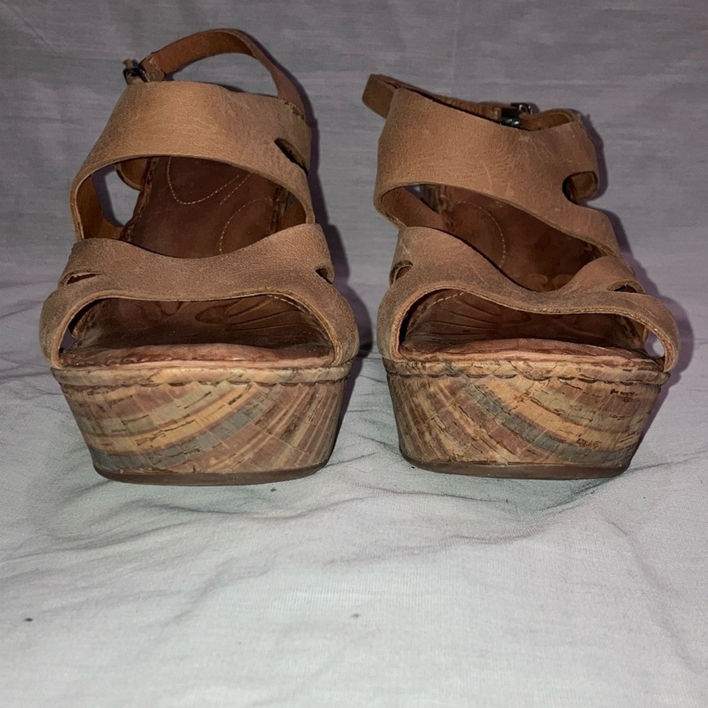 Size 9 (40.5) leather Women's Tan Wedge Sandals - Picture 12 of 16